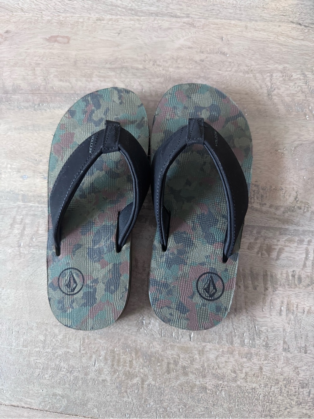 Volcom Big Boy Youth Camouflage Flip Flop Sandals with Black Straps